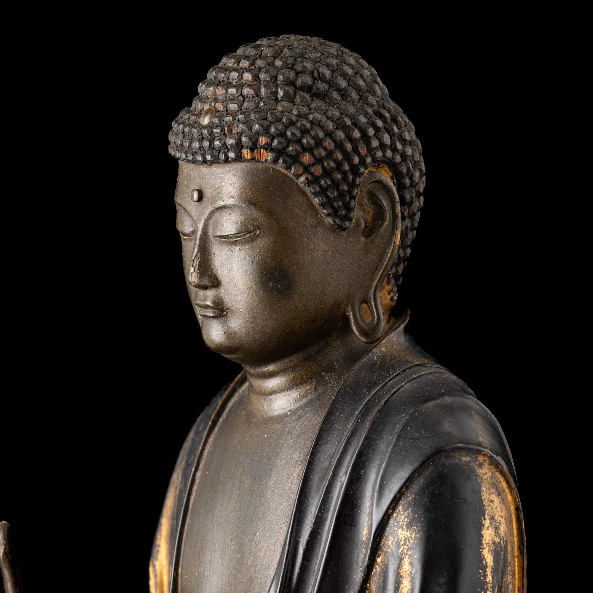 Buddha stante, Figura lignea con laccatura e tracce di doratura, Giappone, periodo Edo, XVII seco...