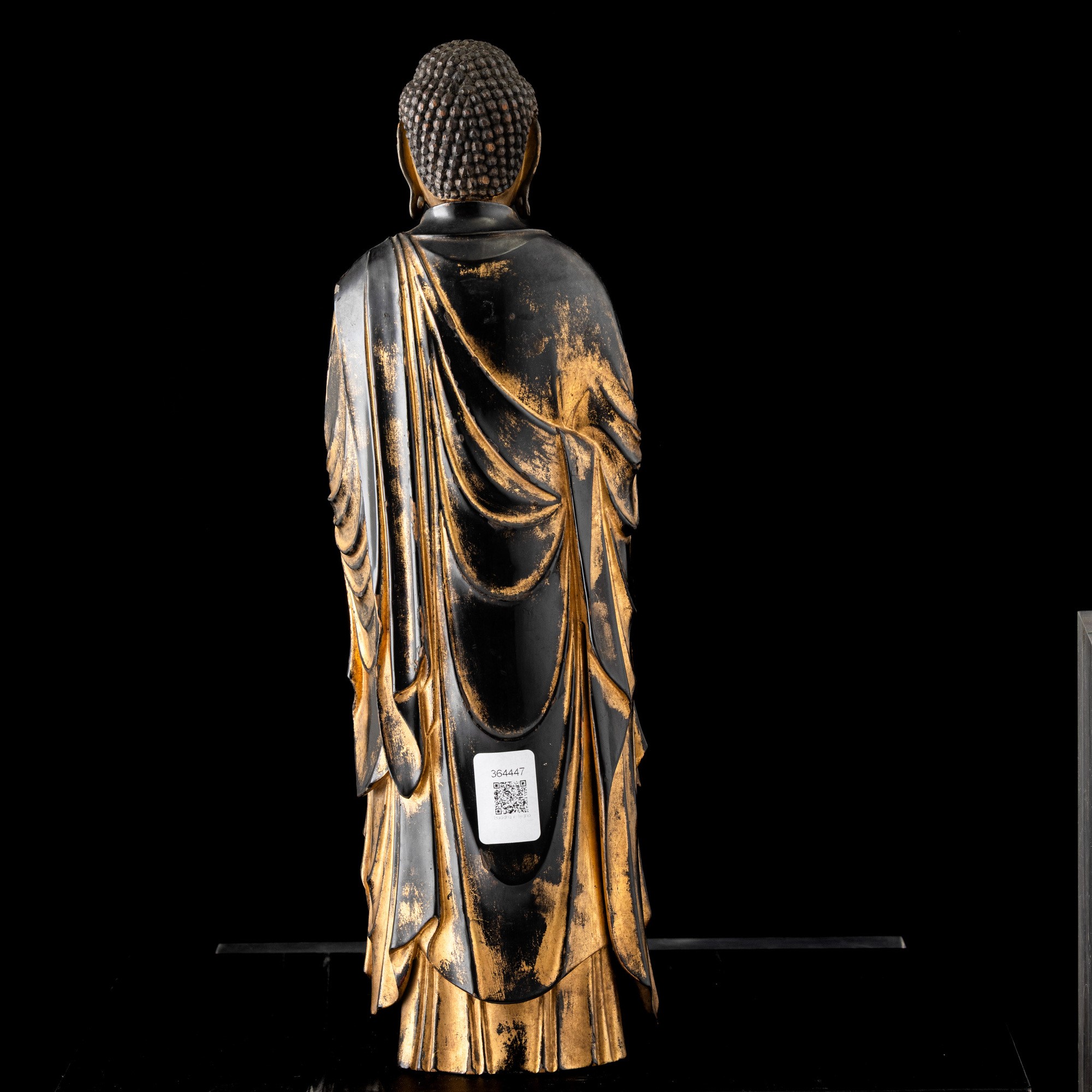 Buddha stante, Figura lignea con laccatura e tracce di doratura, Giappone, periodo Edo, XVII seco...