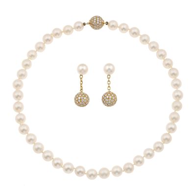 Demi-parure, girocollo e orecchini con perle e diamanti, in oro giallo e oro bianco 750/1000
