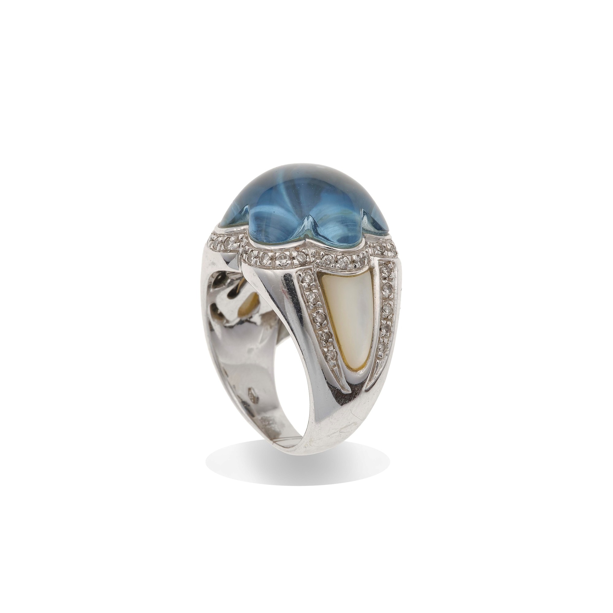 Anello con topazio London, diamanti, madreperla, montatura in oro bianco 750/1000