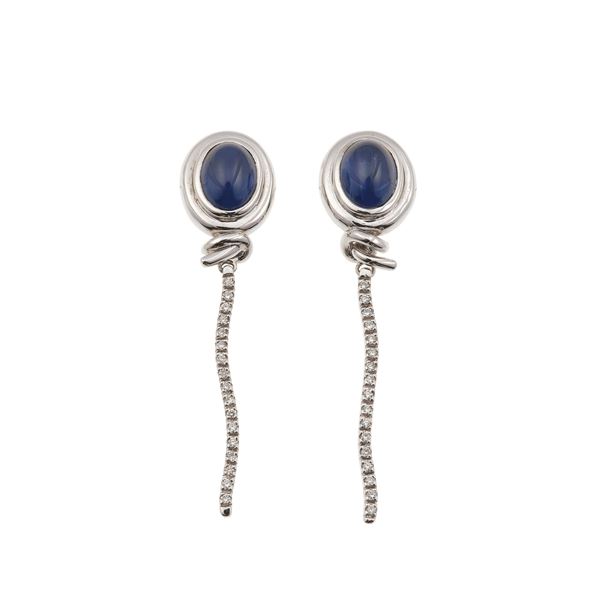Orecchini “Palloncino” con diamanti e zaffiri taglio cabochon