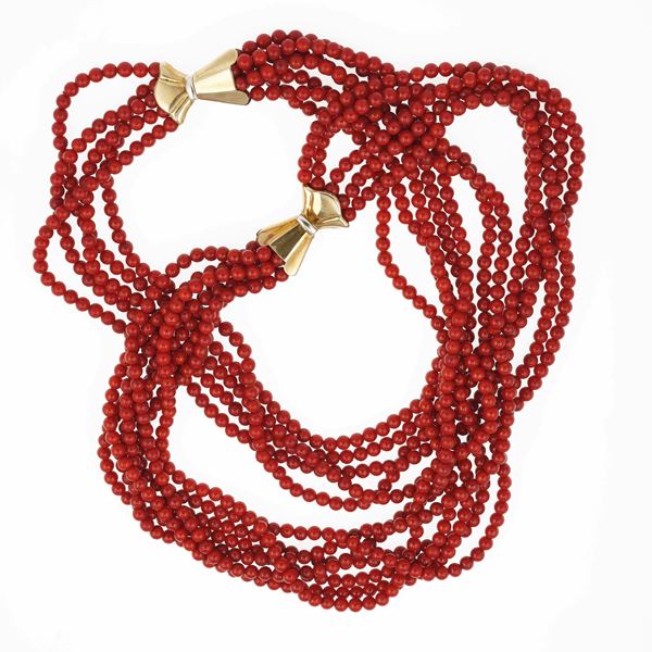 Coral and gold sautoir. Convertible into two necklaces