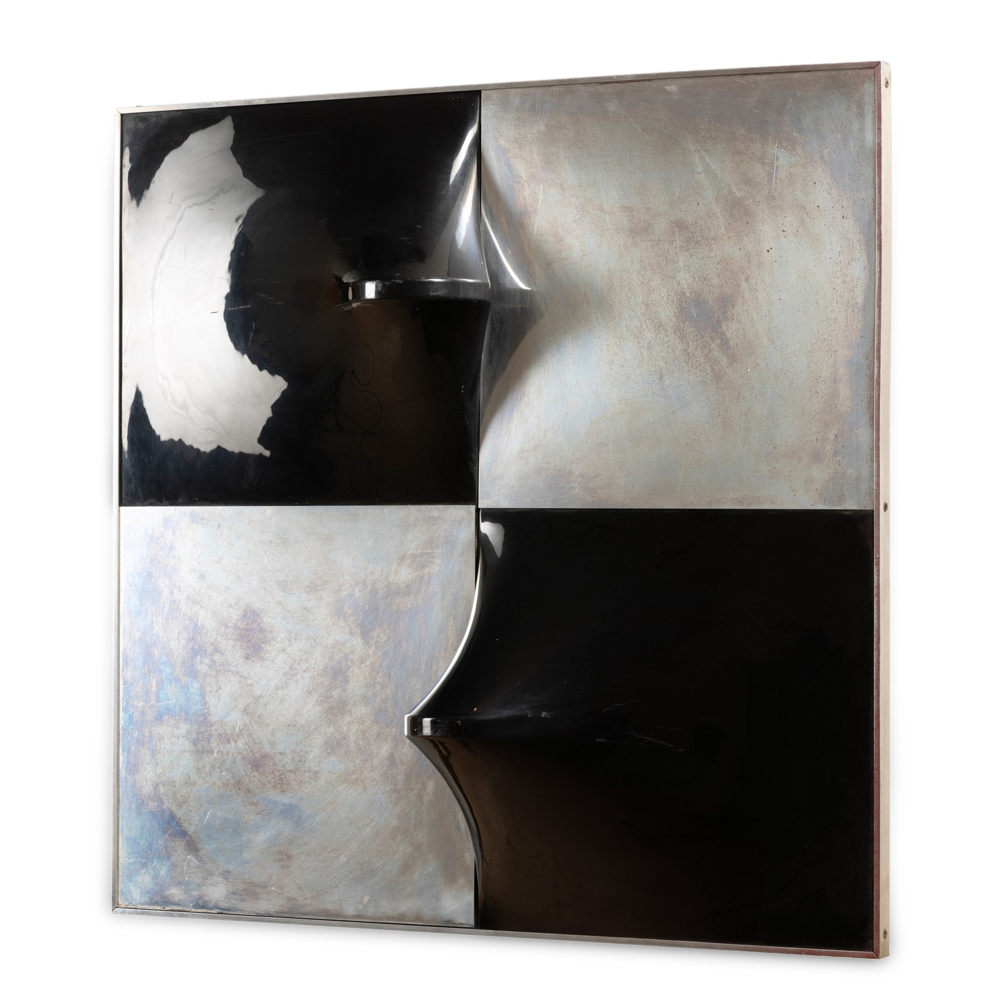 Agostino Bonalumi - Senza titolo (1974) — polistirolo termoformato e alluminio