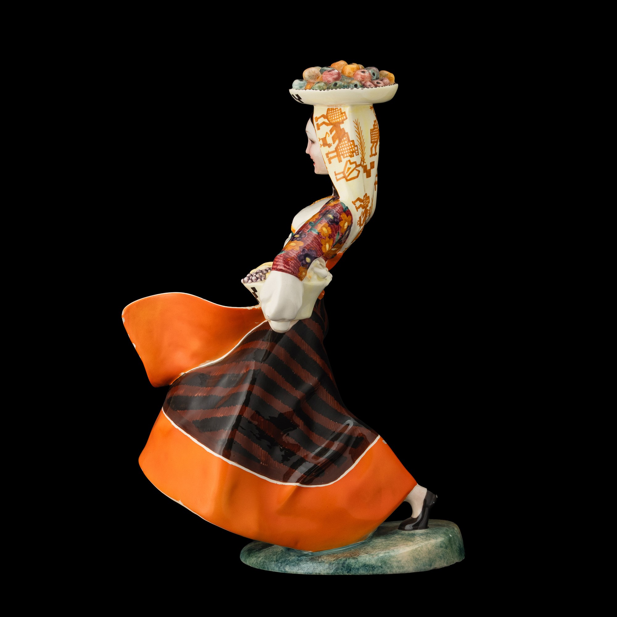 Sandro Vacchetti - Essevi. Figura di donna sarda con cesti di frutta, terraglia policroma, Torino...