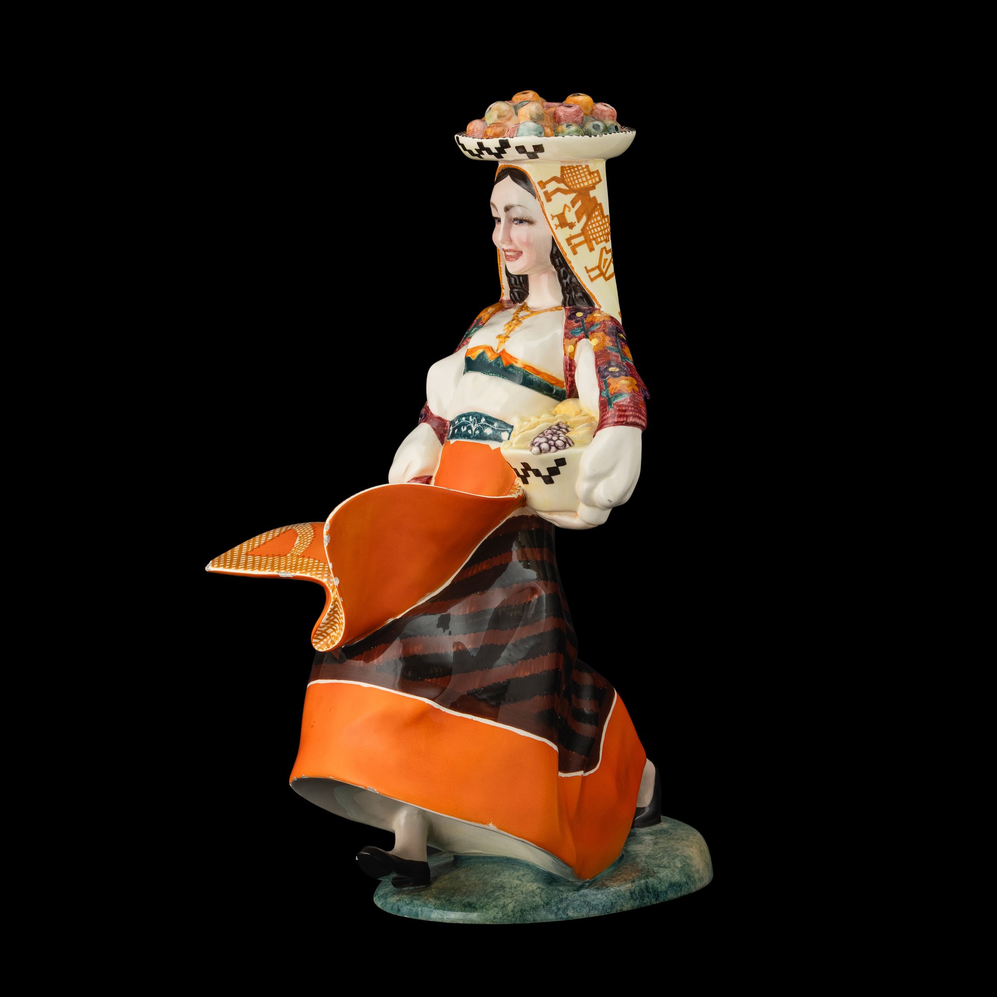 Sandro Vacchetti - Essevi. Figura di donna sarda con cesti di frutta, terraglia policroma, Torino...