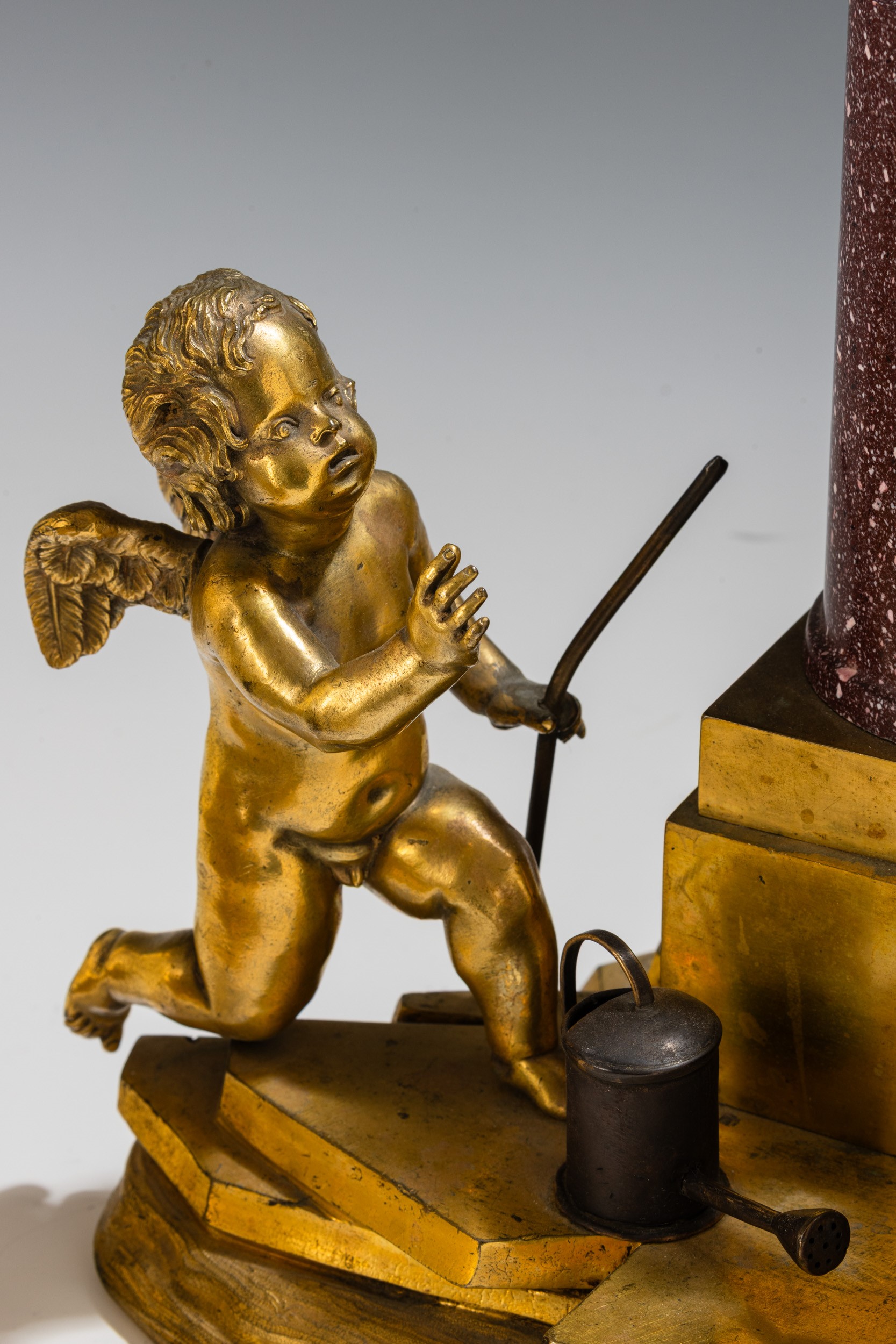 Coppia di elementi decorativi allegorici. Fonditore francese, XVIII - XIX secolo