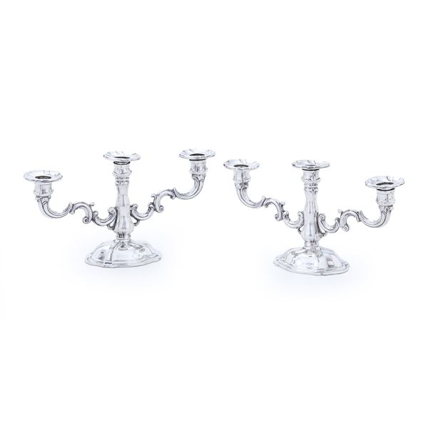 Coppia di candelabri. Argenteria italiana del XX secolo, argentiere Castaudi & Gautero, Vercelli