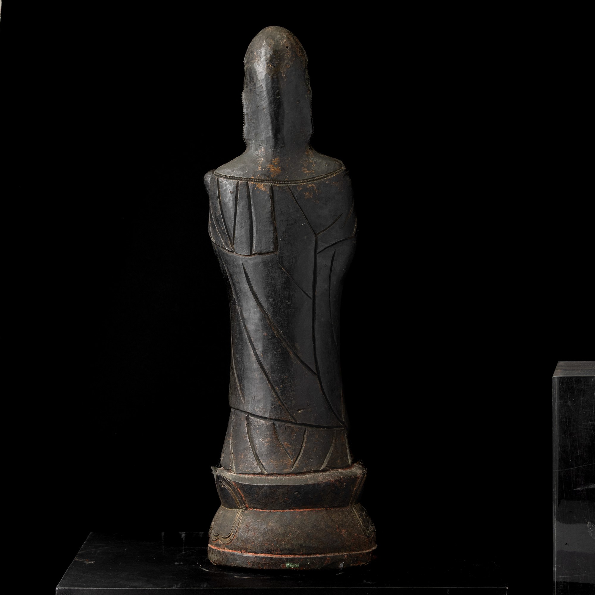 Cina, Figura di maternità stante su doppio fiore di loto in bronzo, Dinastia Ming (XVII secolo)
