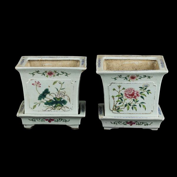 Fioriere in porcellana Famiglia Rosa con decori a motivi floreali a vegetali, Cina, Dinastia Qing, XIX secolo