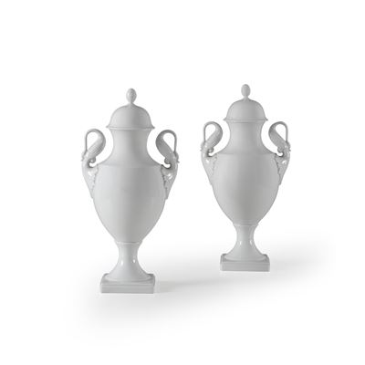 Coppia di Vasi in Ceramica Bianca
