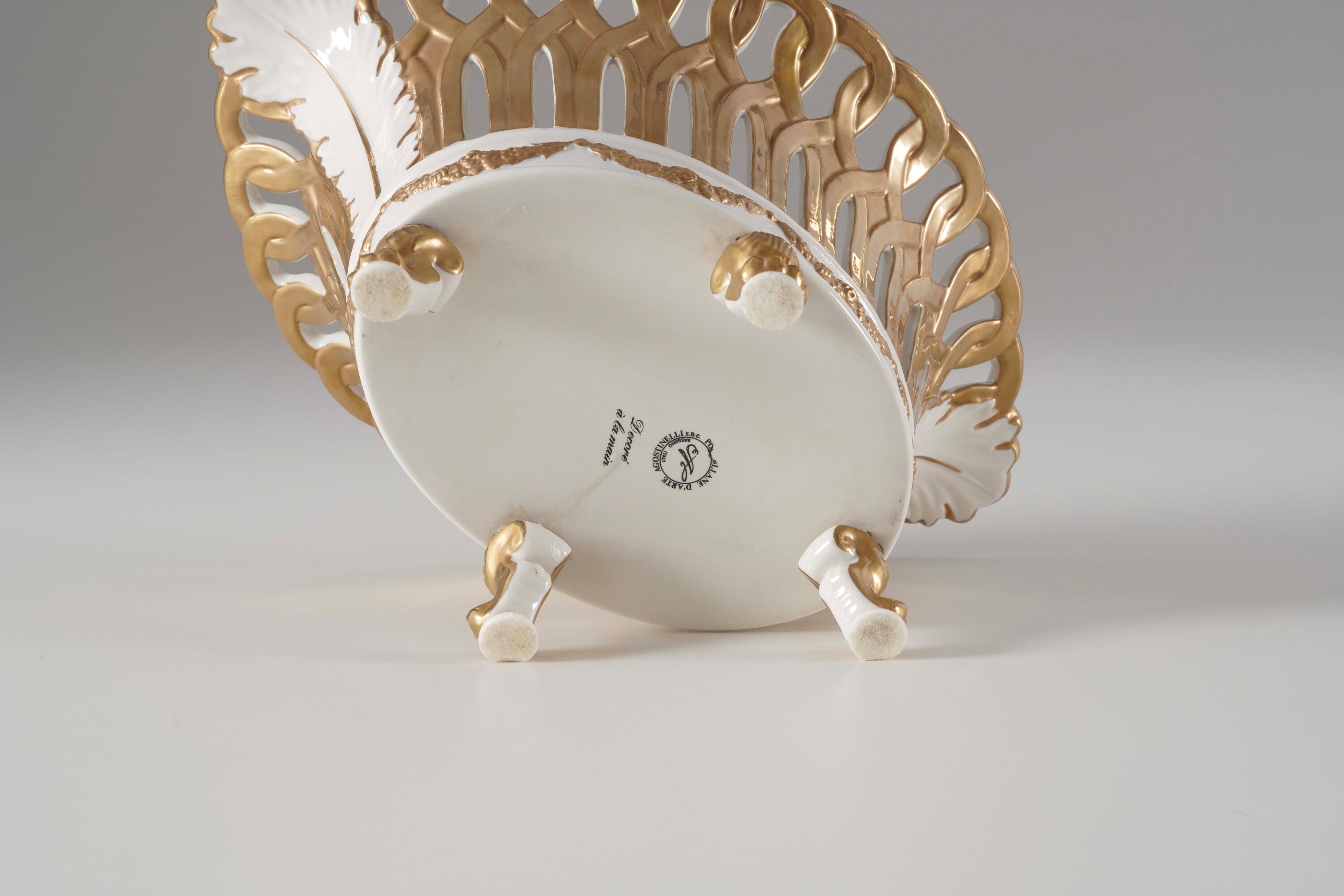 Centrotavola in Ceramica Bianca e Oro