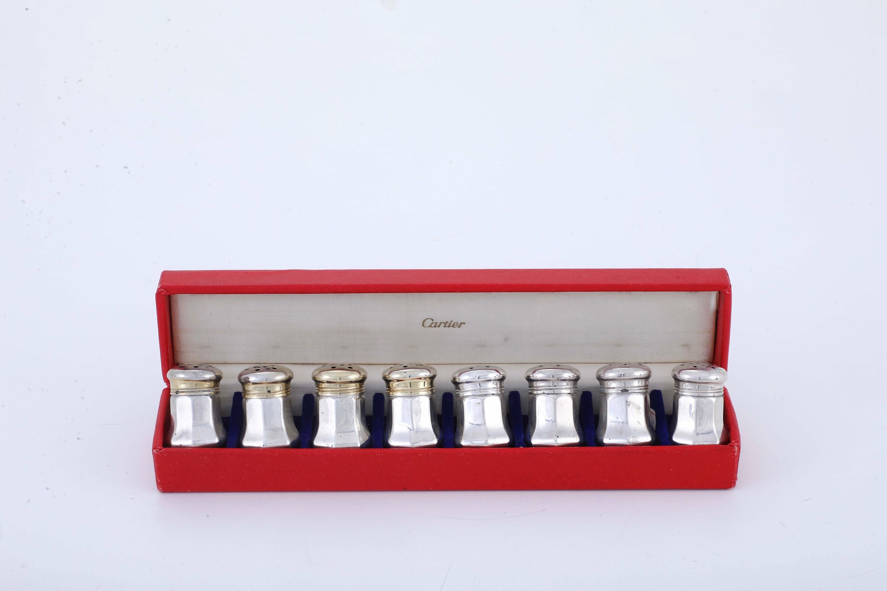 Maison Cartier, Set di otto segnaposti a saliera in argento 925 e vetro, Francia, XXI secolo