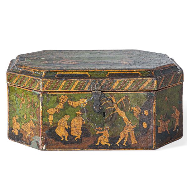 Scatola da gioco in legno laccato con decorazione a chinoiserie. Venezia XVIII secolo