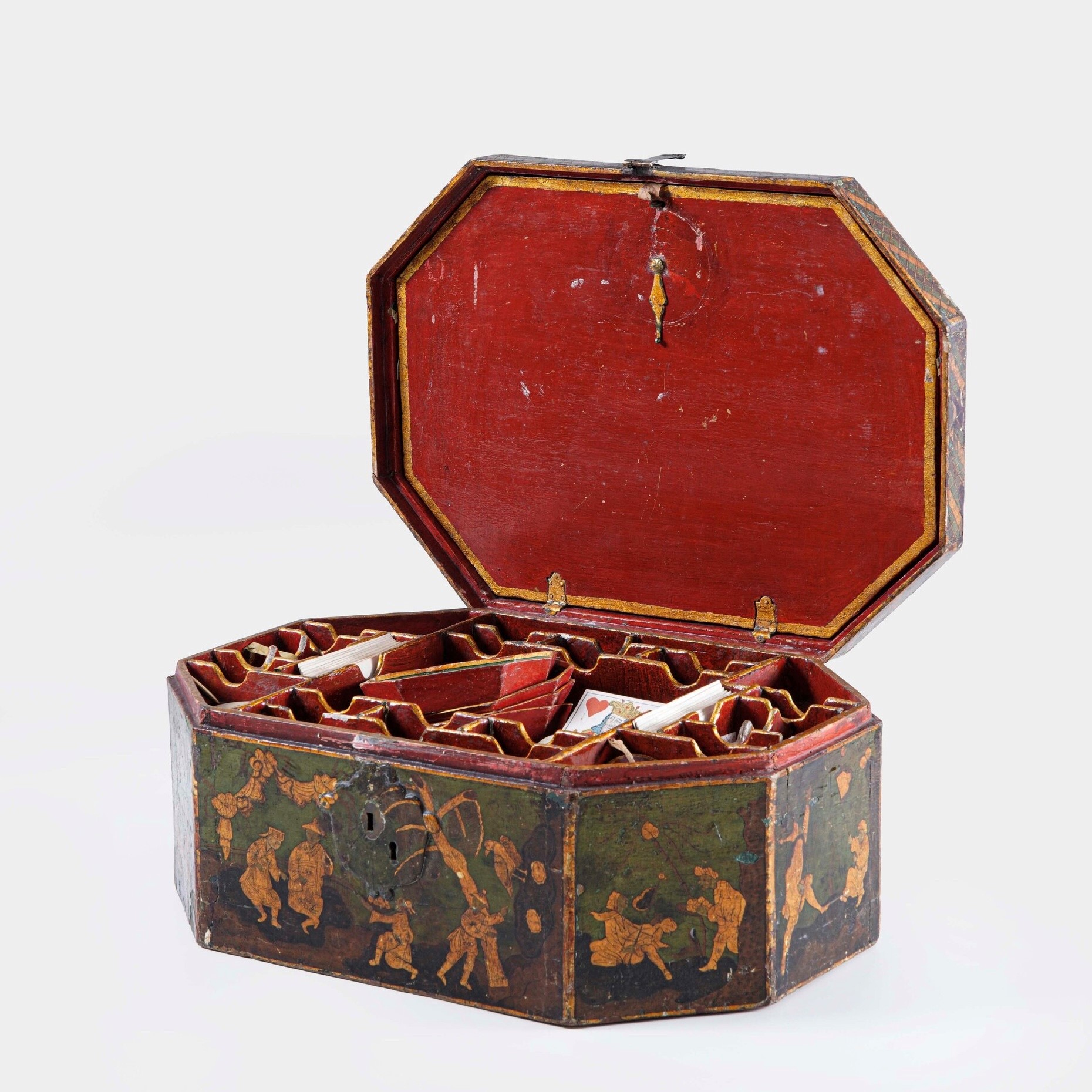 Venezia XVIII secolo, Scatola da gioco in legno laccato decorata a chinoiserie