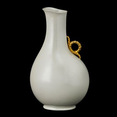 Pittoria di Doccia, Sesto Fiorentino, vaso a brocca in porcellana con ansa serpentiforme