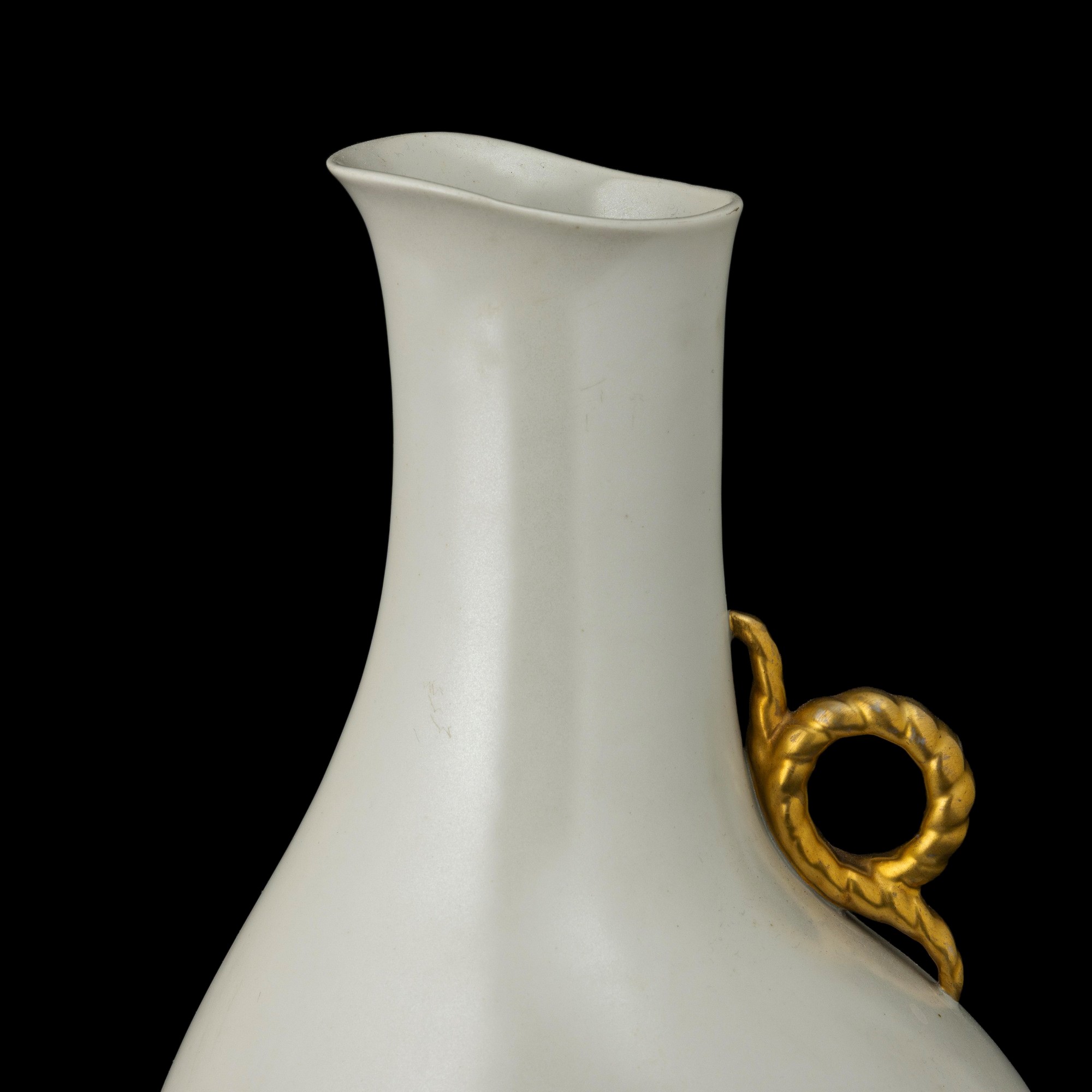 Giovanni Gariboldi - Pittoria di Doccia, Sesto Fiorentino, vaso a brocca in porcellana con ansa s...