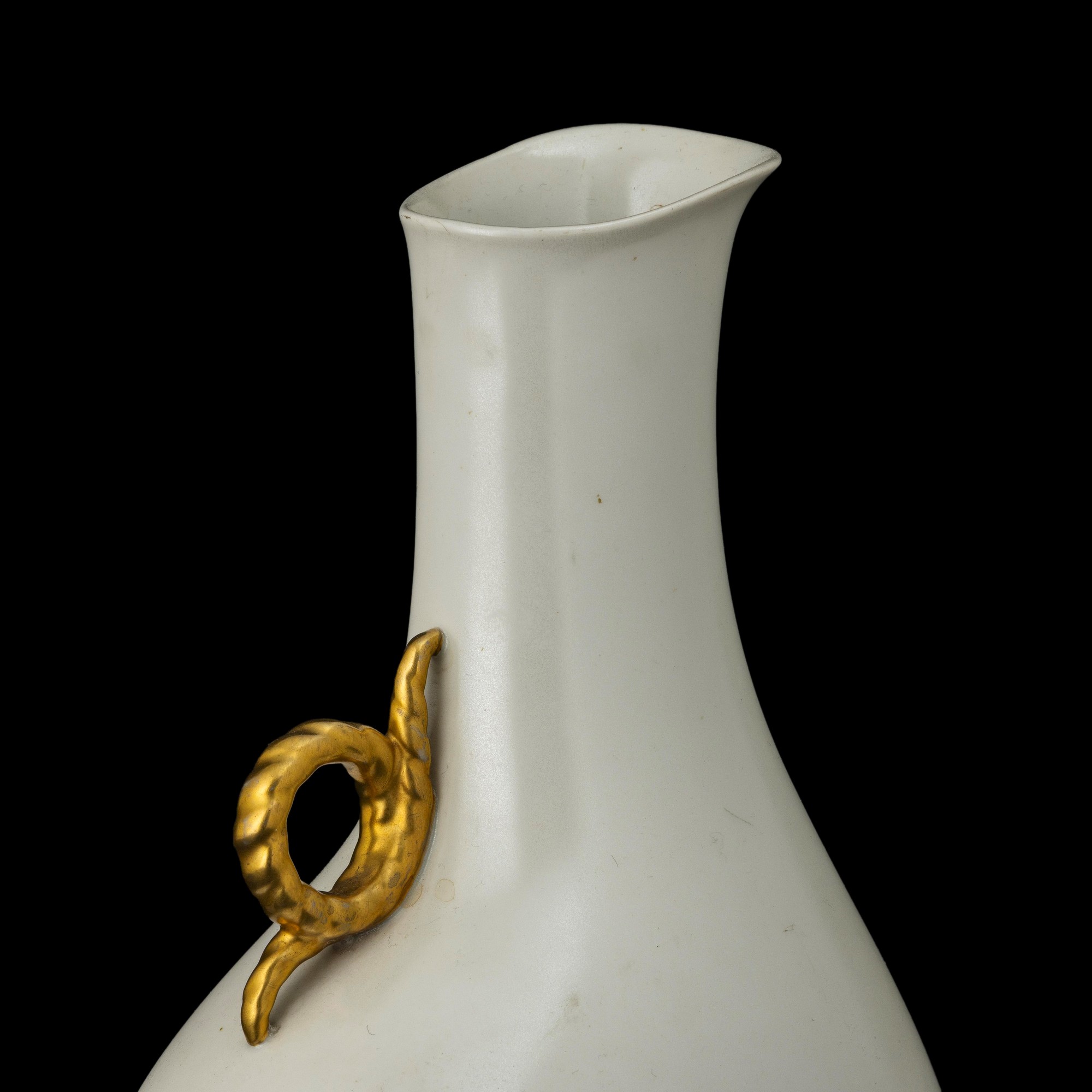 Giovanni Gariboldi - Pittoria di Doccia, Sesto Fiorentino, vaso a brocca in porcellana con ansa s...