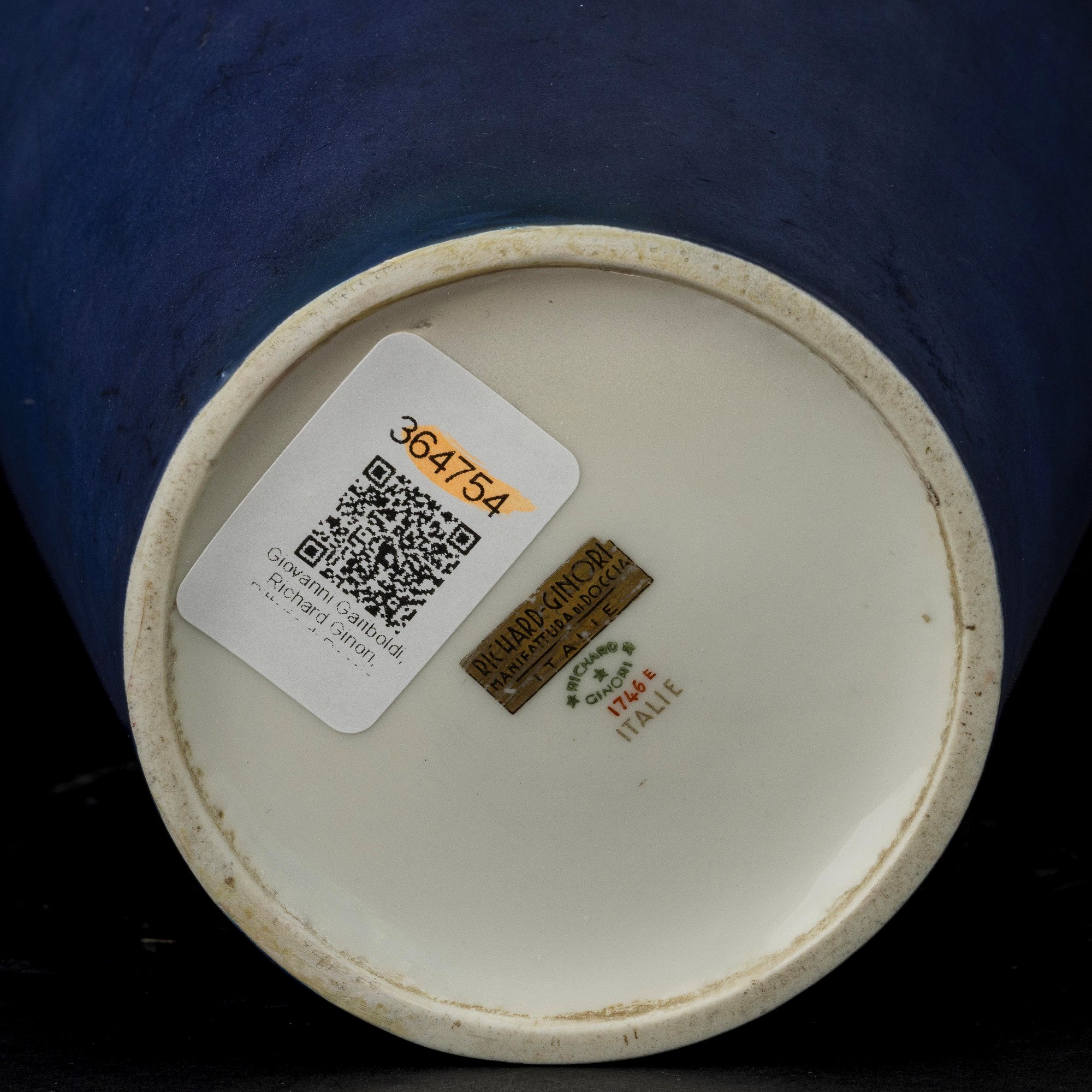 Giovanni Gariboldi - Vaso a balaustro in porcellana policroma con decoro di cerbiatti