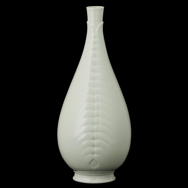 Giovanni Gariboldi - Vaso a goccia in porcellana a smalto celadon con decoro a foglie applicate
