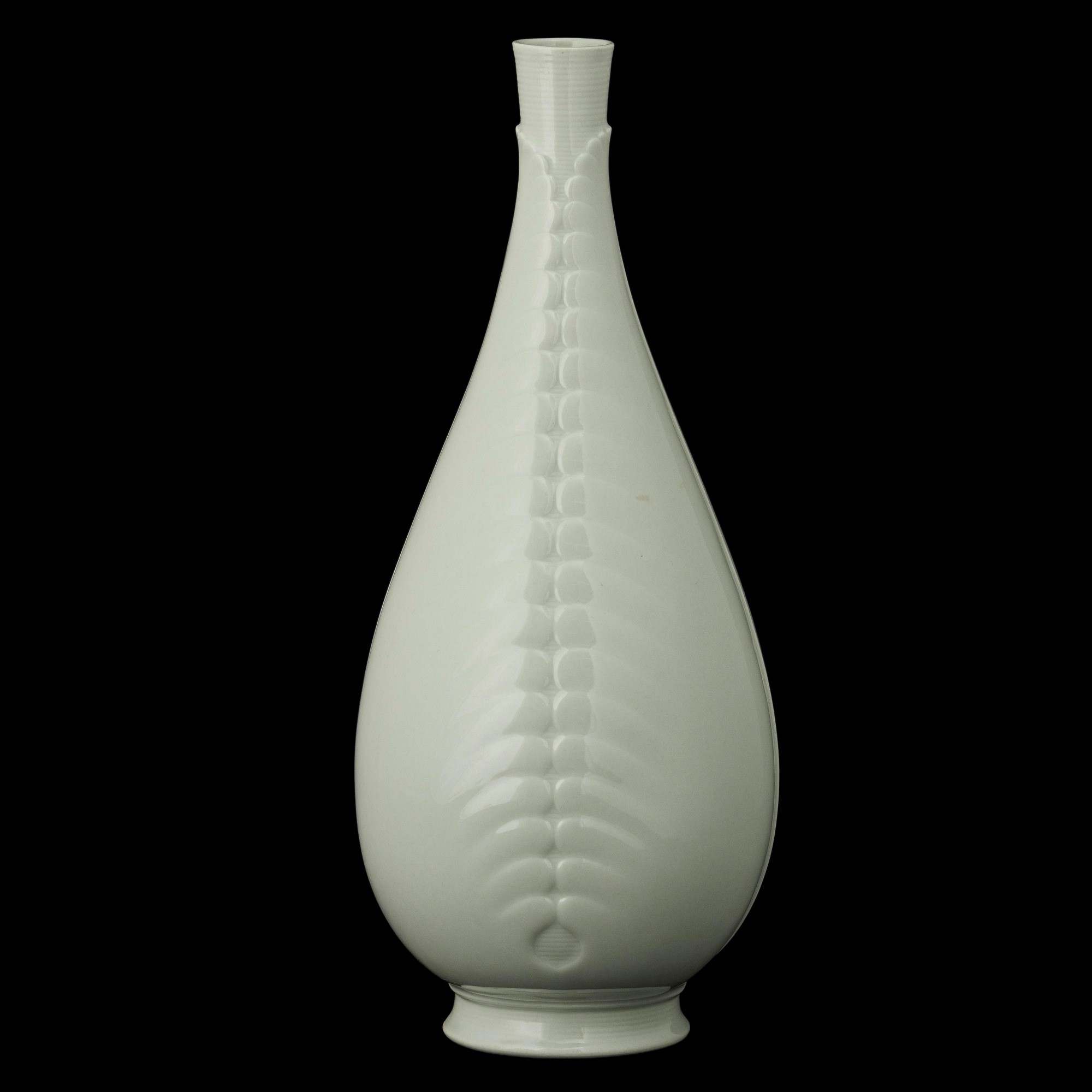 Giovanni Gariboldi - Vaso a goccia in porcellana a smalto celadon con decoro a foglie applicate