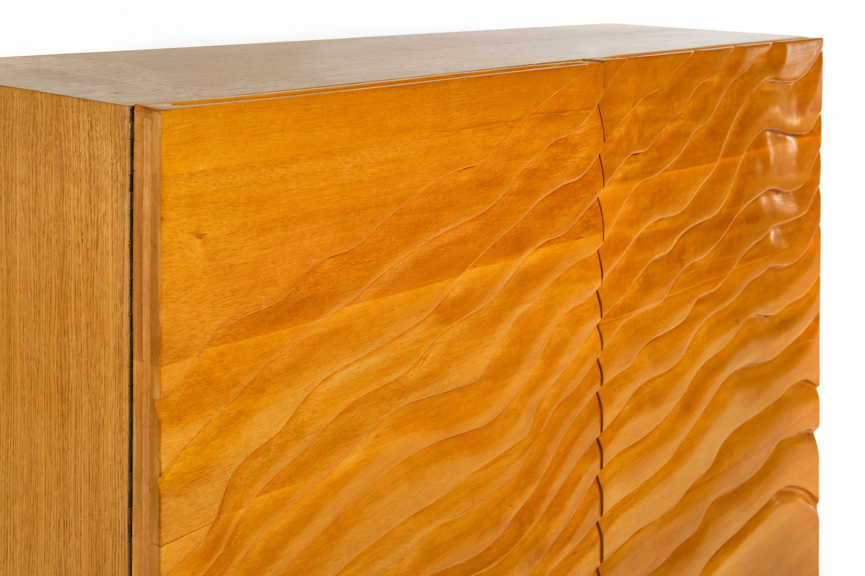 Mobili contenitori, struttura in legno impiallacciato scolpito, Produzione italiana, 1970 ca.