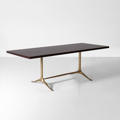 Tavolo con struttura in ottone e piano in legno