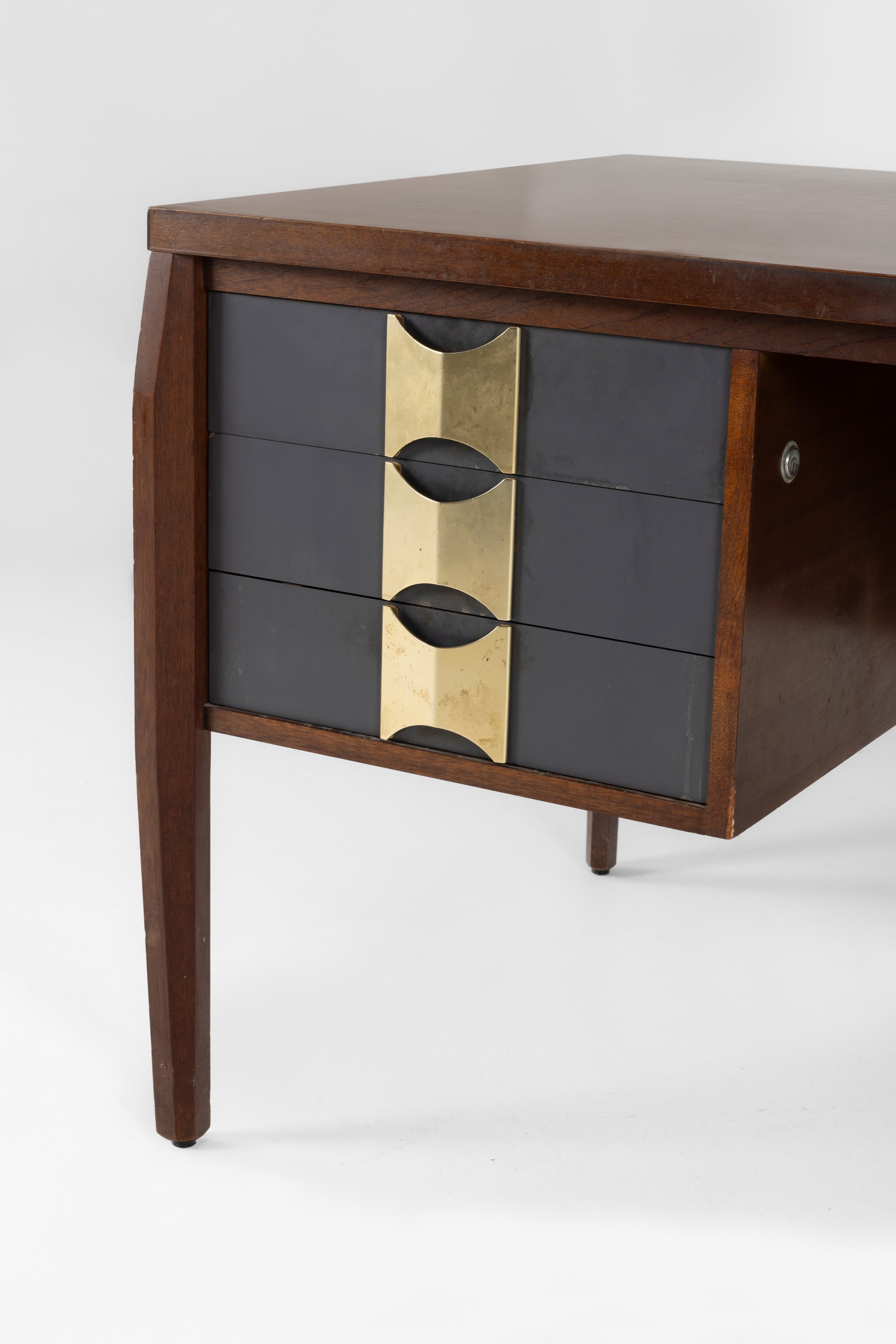 Dassi - Scrivania con piano e struttura in legno, cassetti rivestiti in laminato