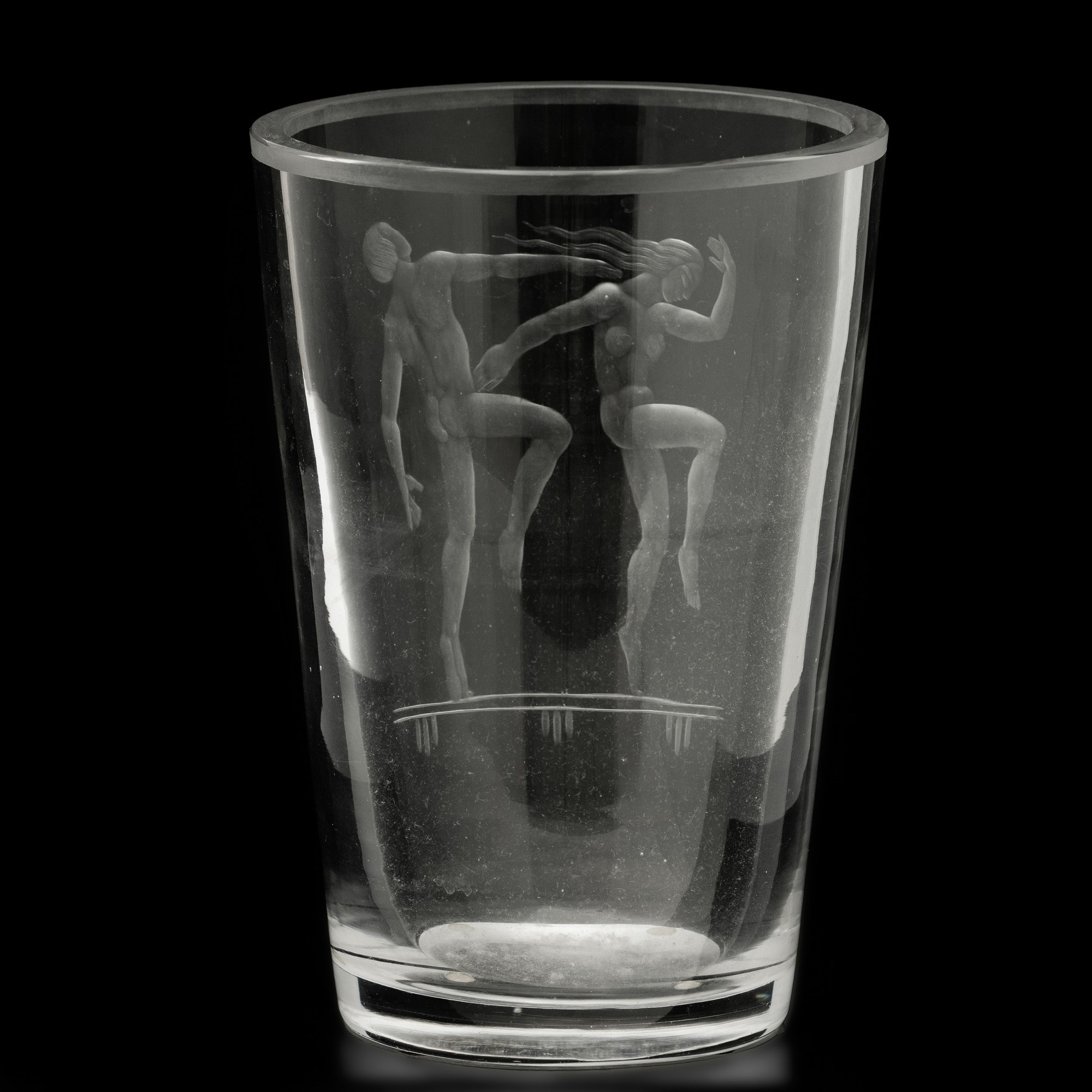 Orrefors (?), Vaso troncoconico in cristallo, incisione di figure danzanti (secolo XX)