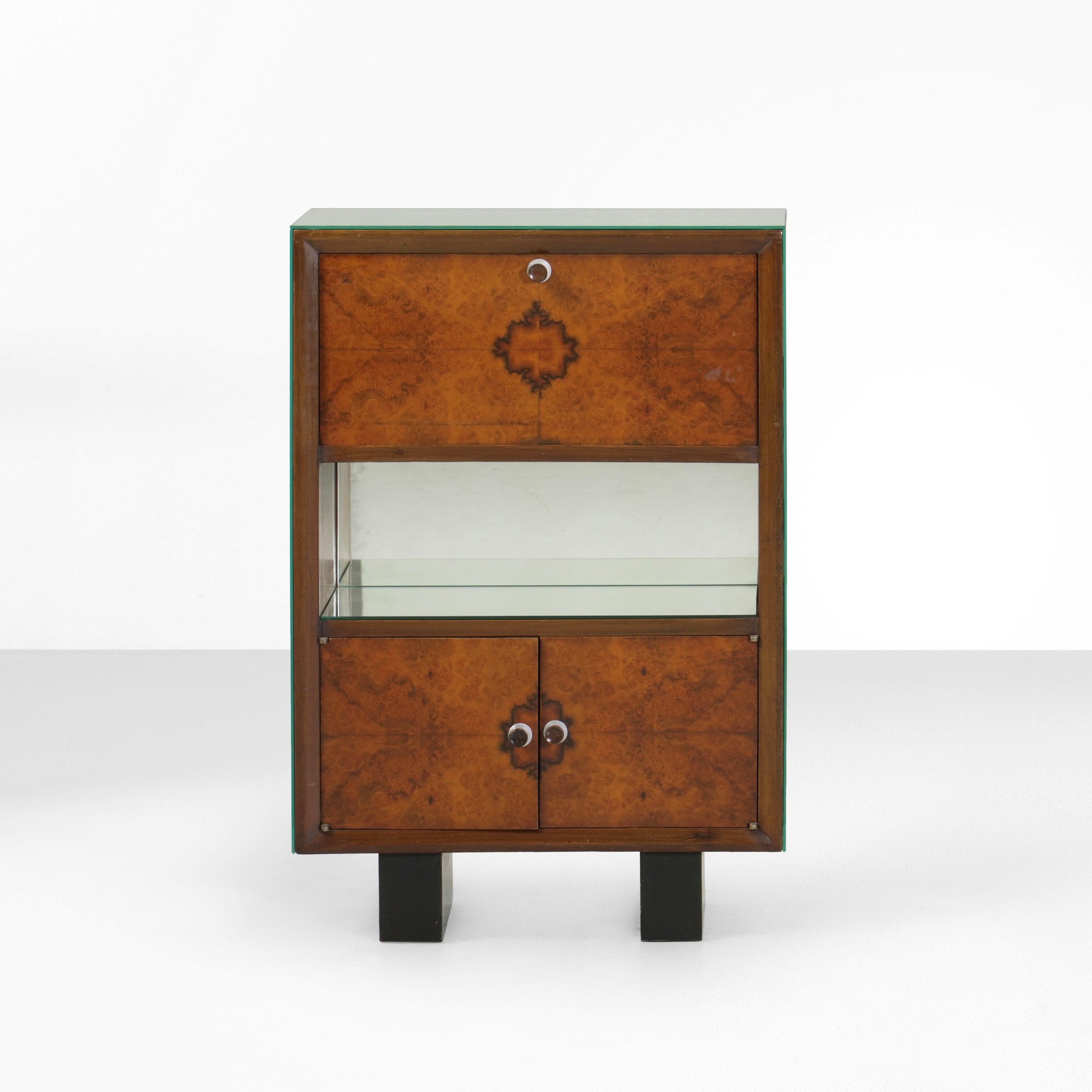 Prodotto italiano, Mobile contenitore in legno impiallacciato con cristallo specchiato (c. 1930)