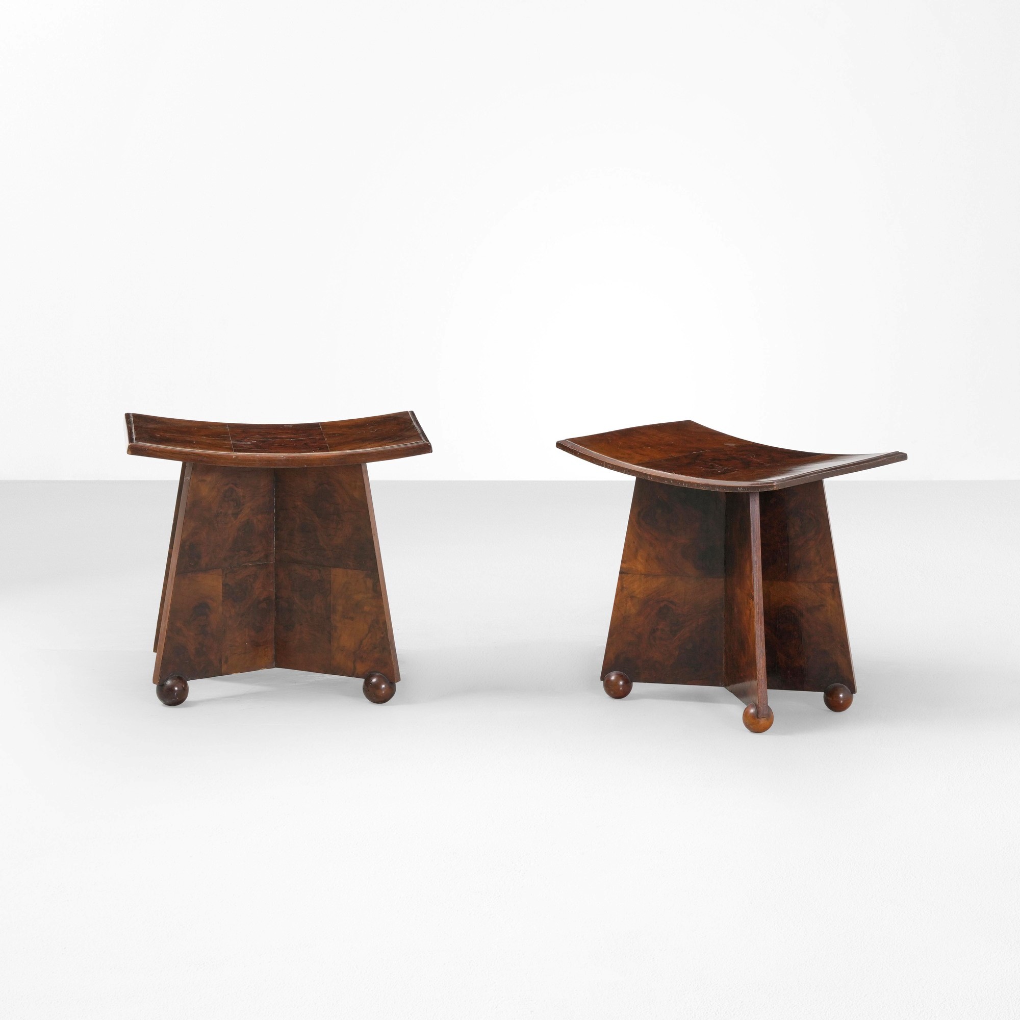 Prodotto in Italia (ca. 1930), Due sgabelli in legno e legno impiallacciato