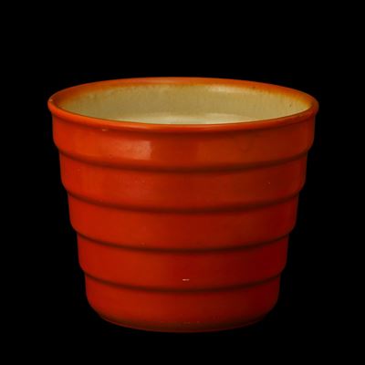 Italia (c. 1940), Vaso in terraglia a sezione troncoconica con smalto arancione e costolatura ori...
