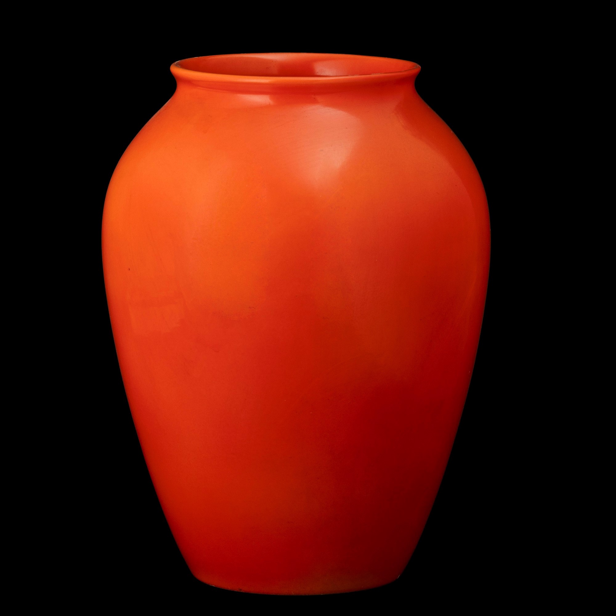 Pordenone (circa 1940), Vaso in terraglia a colaggio con decoro in smalto arancione