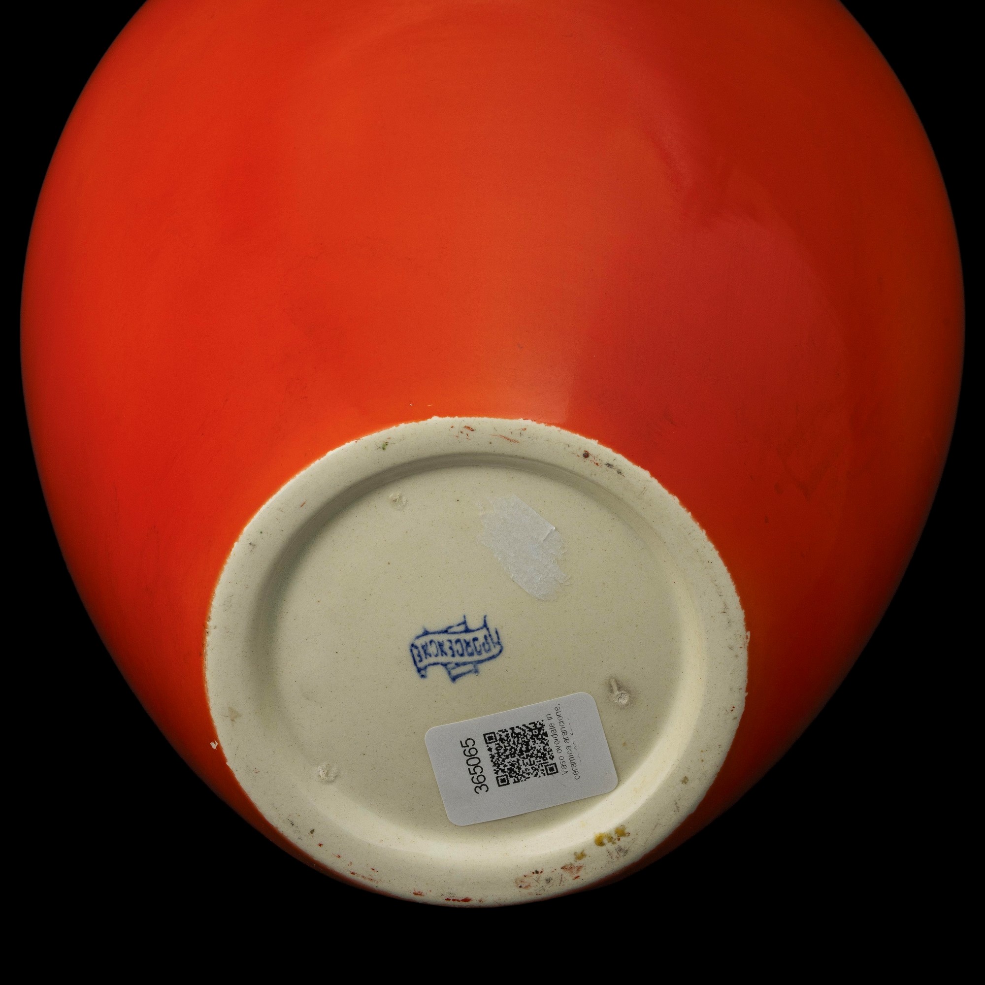Pordenone (circa 1940), Vaso in terraglia a colaggio con decoro in smalto arancione