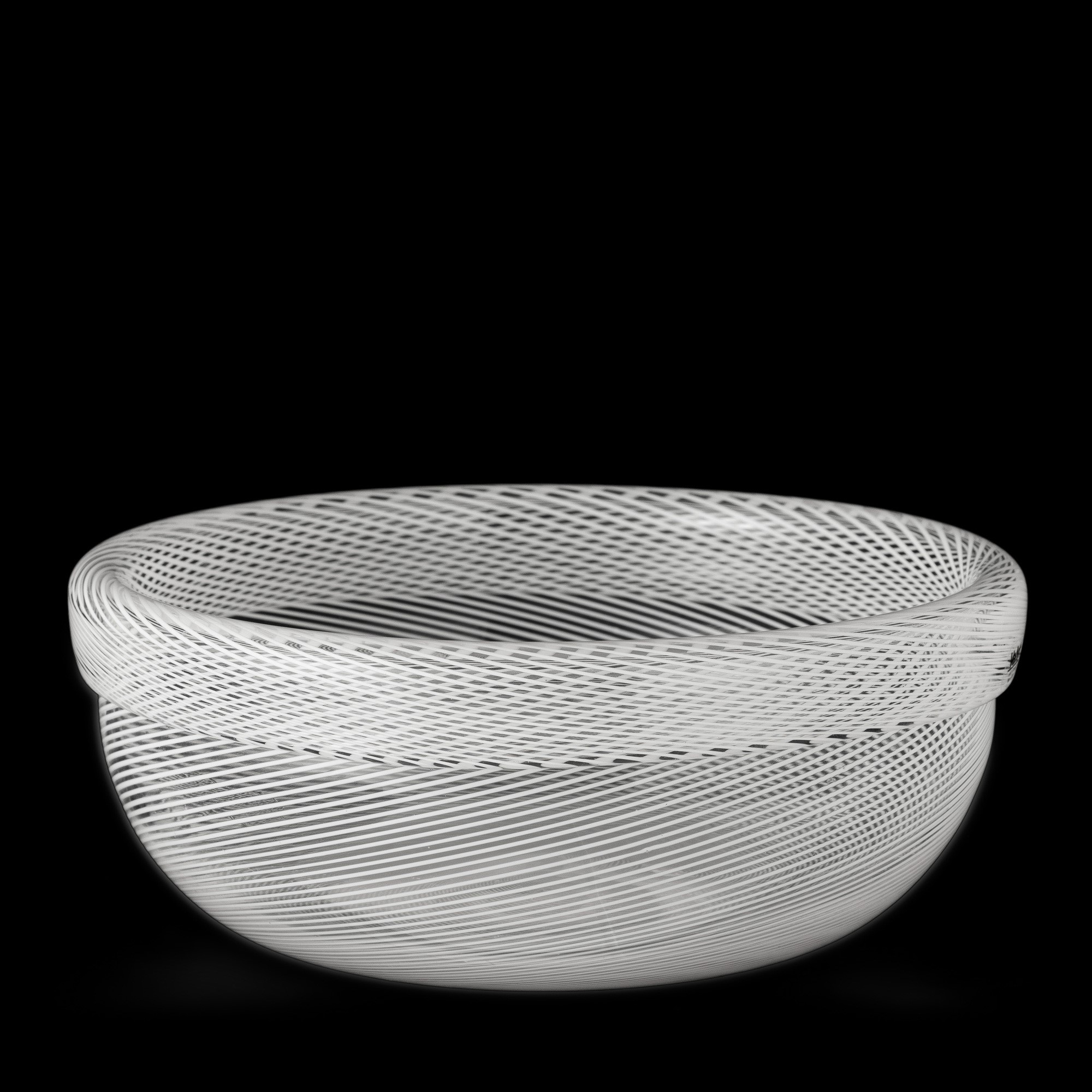 VeArt, Coppa in vetro soffiato a filigrana lattimo (Murano), ca. 1980
