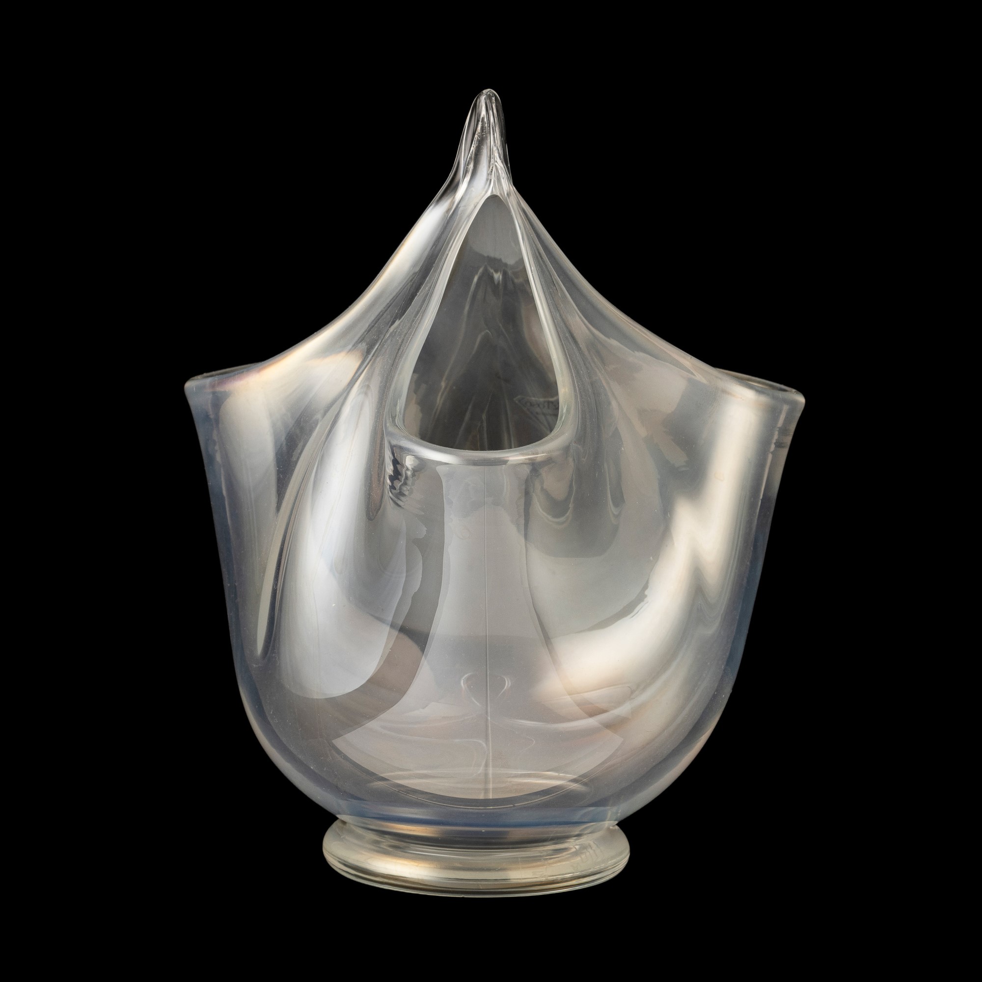 Barovier & Toso, Vaso della serie “Evanescenti” in vetro opalescente soffiato (Murano, ca. 1980)
