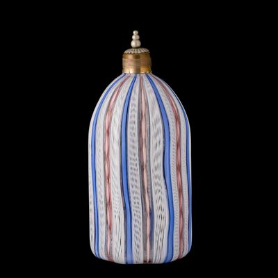 Vaso/Portaprofumo in vetro di Murano (sec. XX), bottiglia a sezione esagonale con decoro a retice...