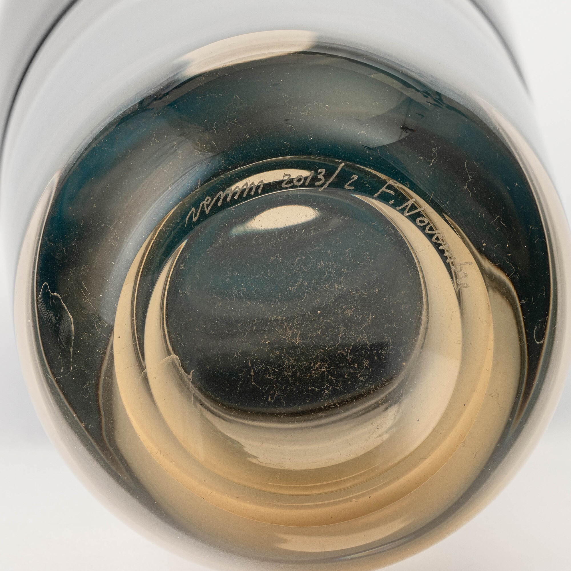 Fabio Novembre - Vaso «Happy Pills» in vetro soffiato a incalmo bicromatico (Murano, 2013)