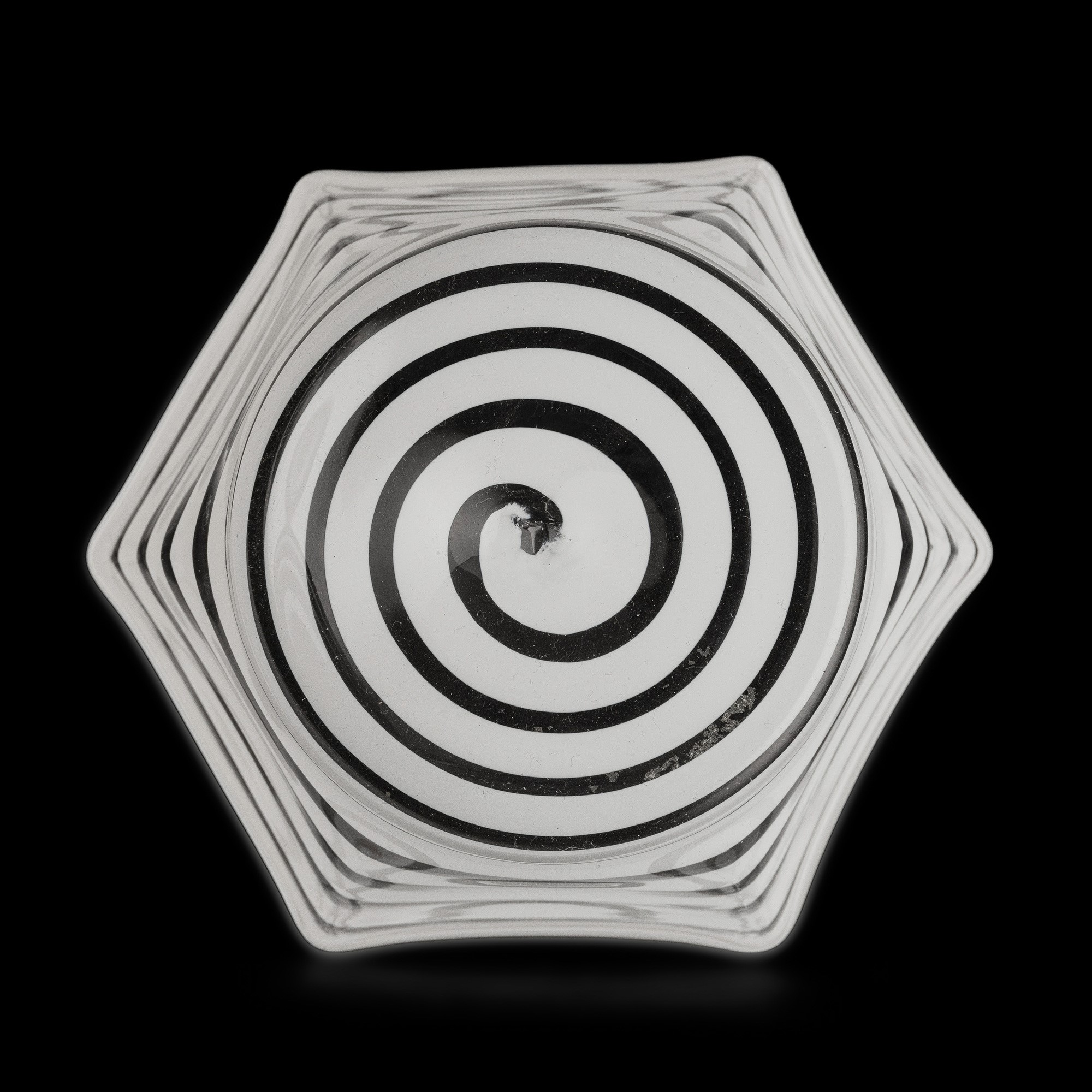 Murano (ca. 1950), coppetta esagonale in vetro soffiato con decoro di canne di lattimo