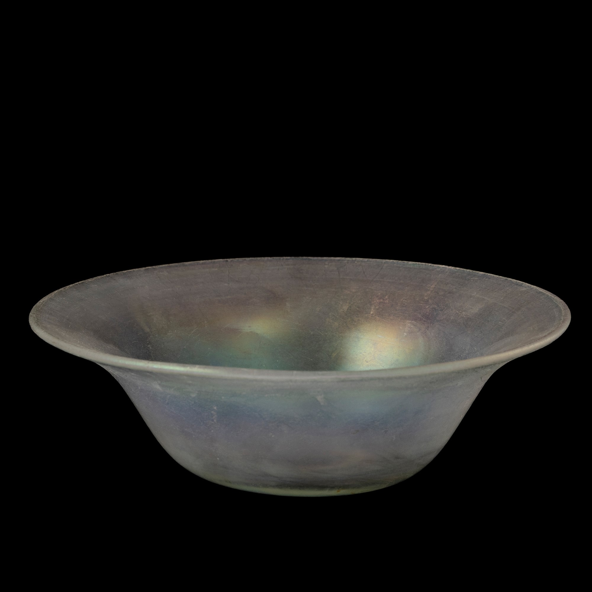 Barovier & Toso, Coppa in vetro soffiato iridescente (Murano), circa 1980