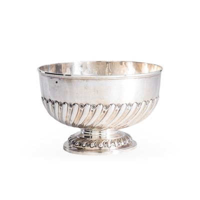 Goldsmith & Silversmiths Co Ltd (?), Bowl, argento fuso e sagomato, Londra, inizio XX secolo