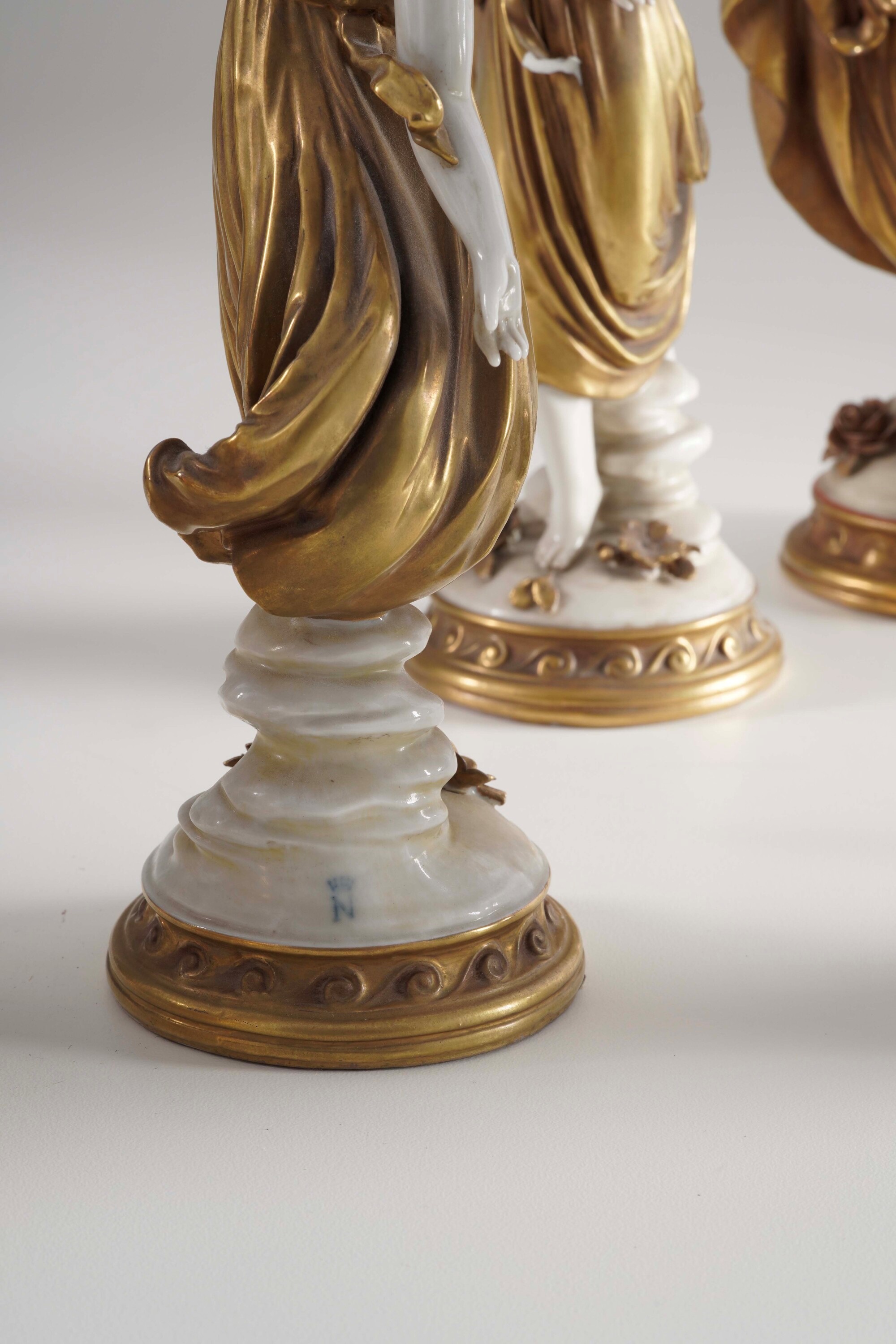 Germania (Turingia), Undici sculture di baccanti, porcellana bianca e dorata
