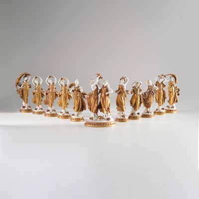 Sculture di baccanti, porcellana bianca e dorata, marca “N” con corona blu, Germania (Turingia), ...