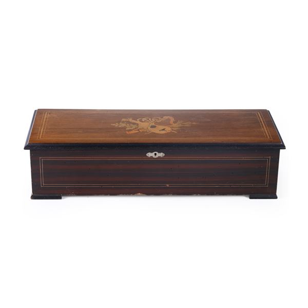 Scatola musicale in legno filettato