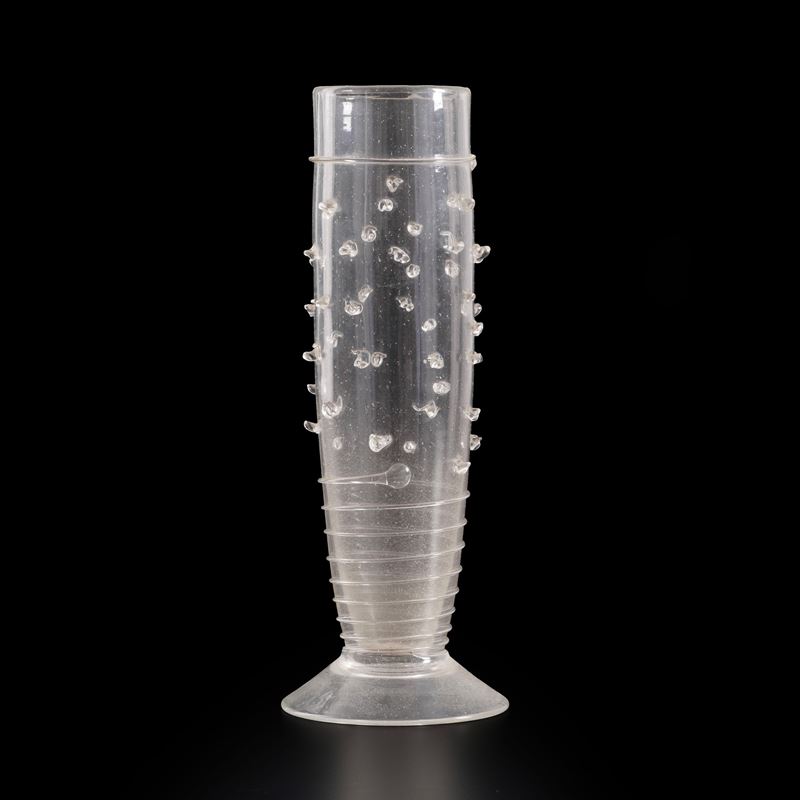 Murano (?) Vaso in vetro soffiato trasparente con decoro di applicazioni e fili concentrici. Piede circolare.  - Auction Antiques and Frames - Cambi Casa d'Aste