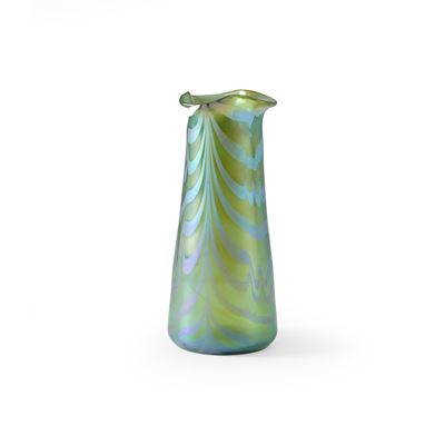 Loetz (attrib.), Vaso in vetro soffiato iridescente, Austria, 1920 circa