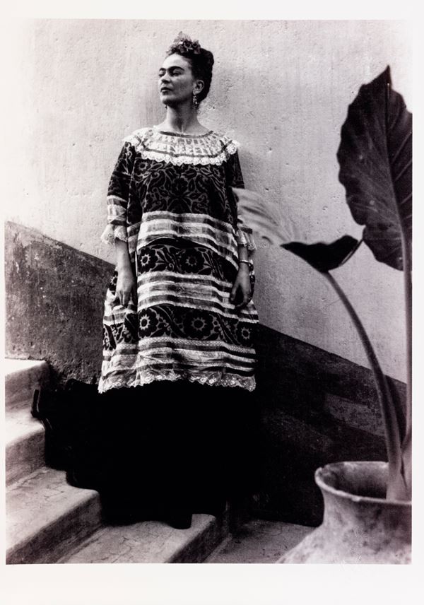 Leo Matiz - Frida Kahlo en La Casa Azul