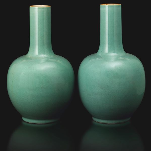 Coppia di vasi a fondo Celadon, Cina, Dinastia Qing, XIX secolo