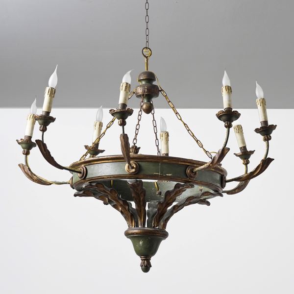 Lampadario in legno intagliato e dipinto. XIX secolo