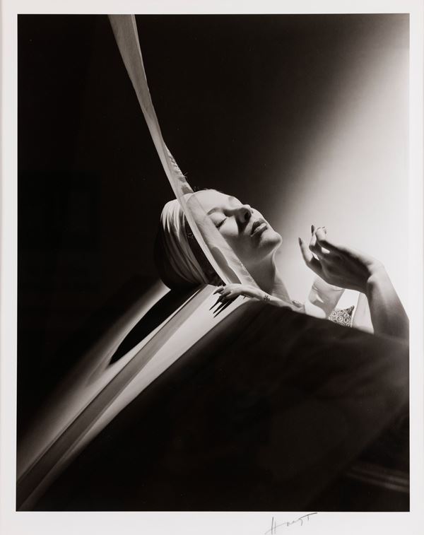 Horst P. Horst - Lisa Fonssagrives-Penn with turban, Vogue