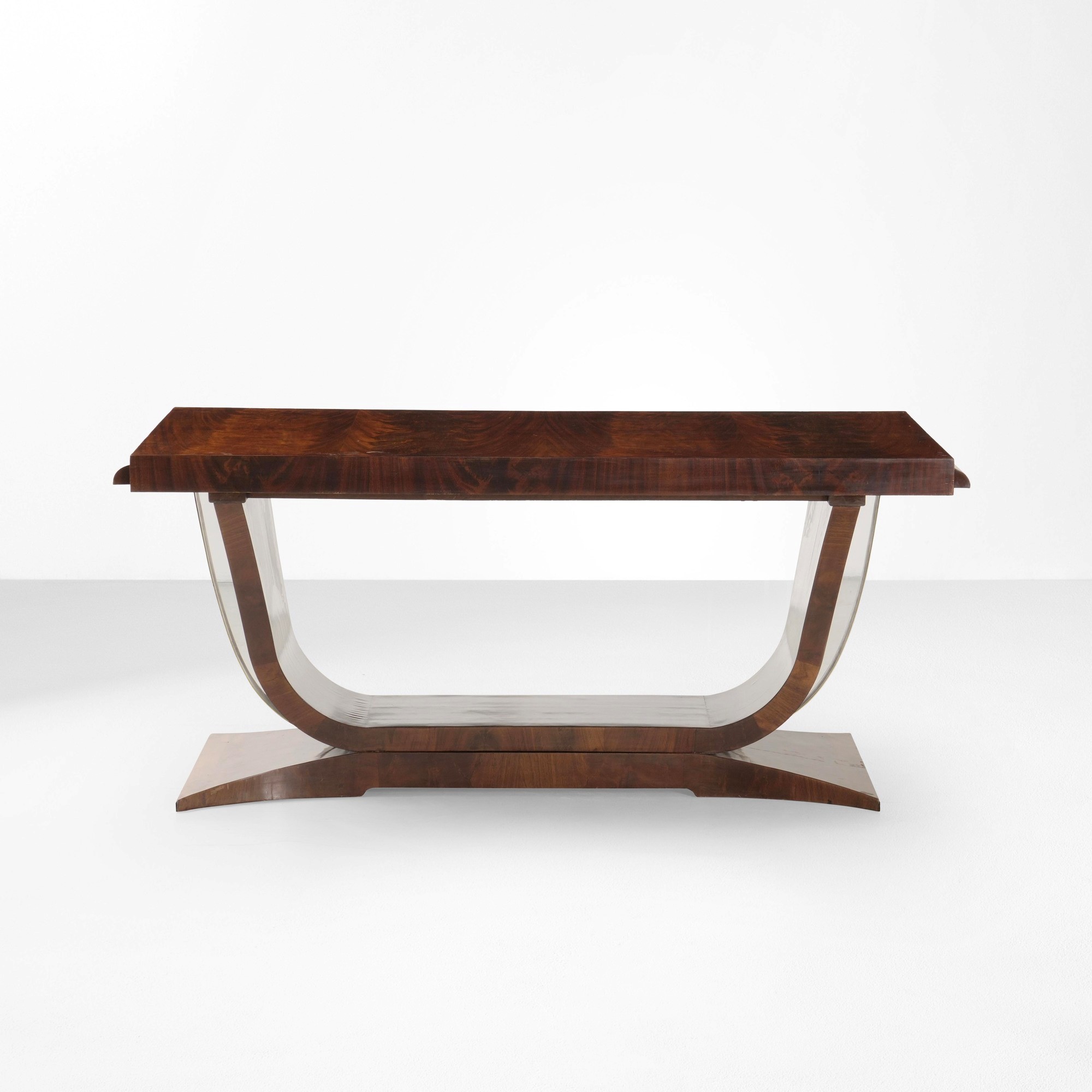 Italia, tavolo in legno con impiallacciatura e dettagli in ottone, stile industriale, 1930 ca.